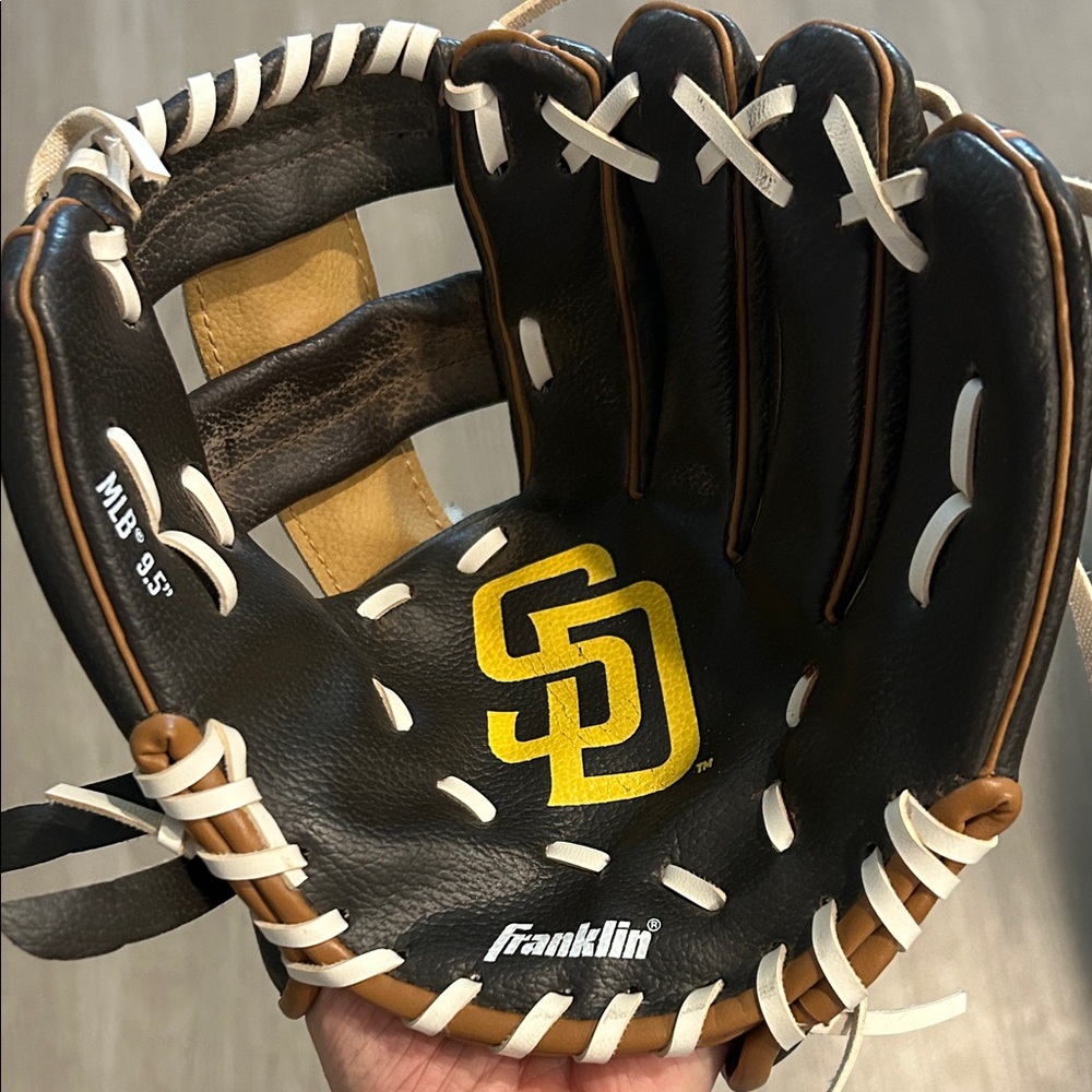 Franklin Kids Baseball Glove - Yellow and Brown San Diego Padres